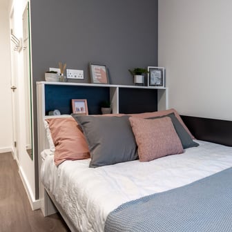 Bronze En Suite - Image 1